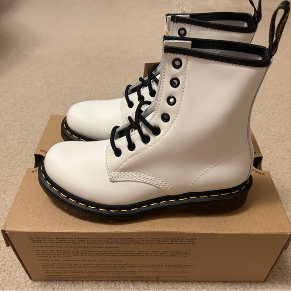 Dr Martens 1460 Boot White Smooth Leather Size 7 - Picture 2 of 6